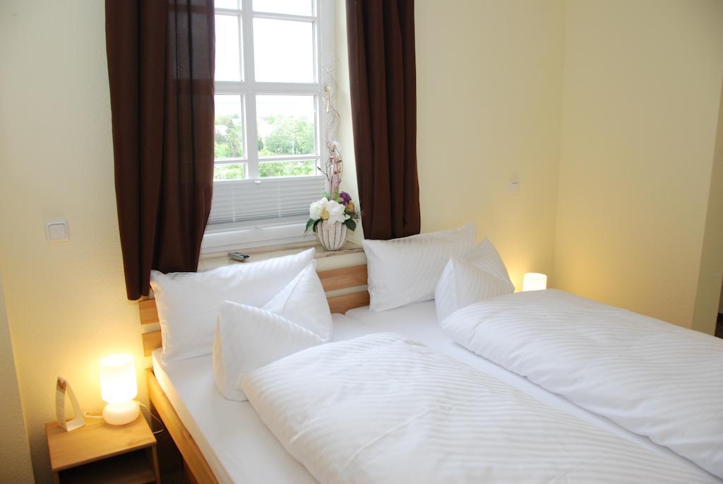 Landhotel Altes Pfarrhaus Kindelbrueck Room photo